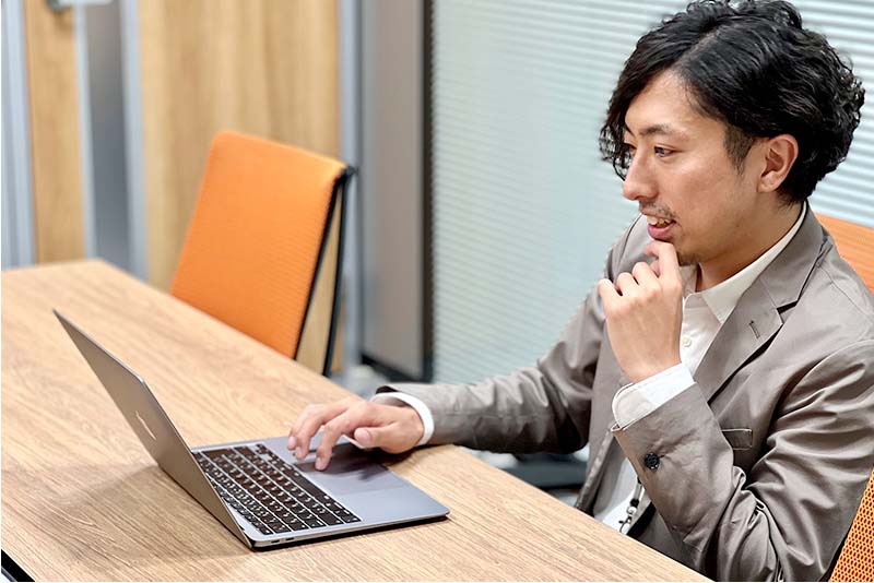 カレント自動車株式会社 藤村様_インタビュー風景①