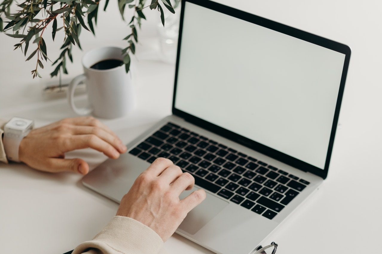 面接で泣く人の理由と感情的にならない対策を紹介 人事が受ける印象は 実例を元に転職エージェントが解説 Geekly Media