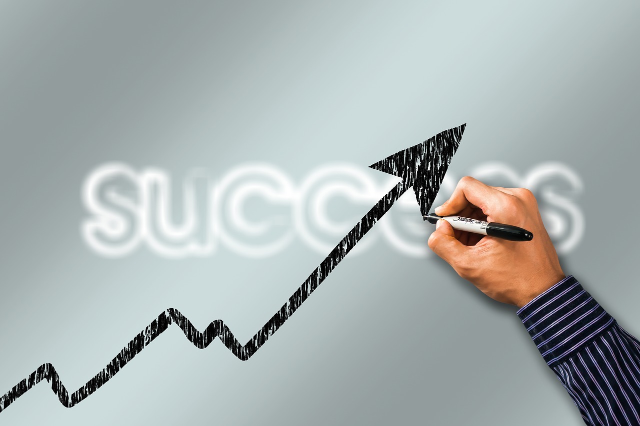 successの文字と上昇する矢印