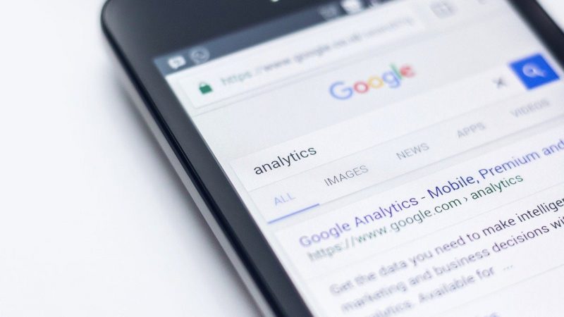analyticsと入力されたGoogleのスマホ検索ページ