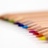 並んだ色鉛筆