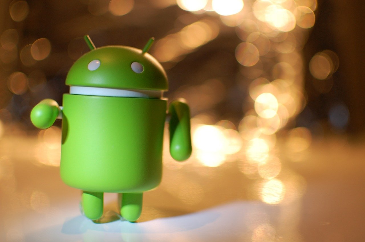 Androidのマスコット「ロイドくん」とイルミネーション